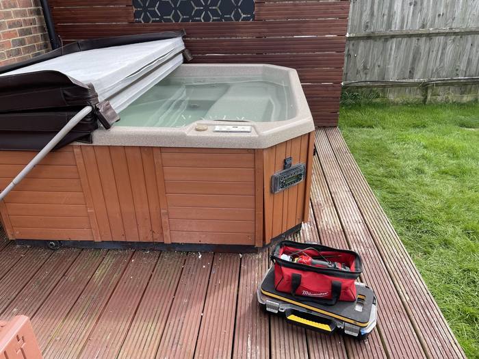 Hot tub deep clean and system flush